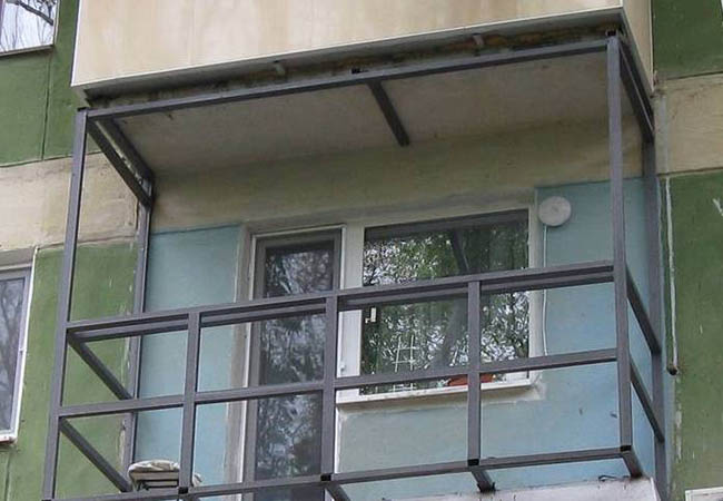 Альтернативное остекление балкона оргстеклом вместо стекла Лыткарино